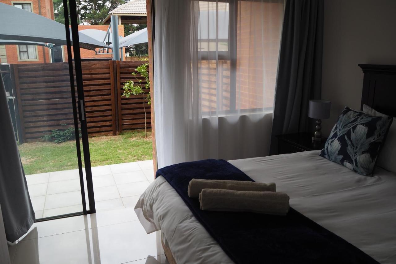 Or Tambo Self Catering Apartments, The Willows Boksburg Exteriér fotografie