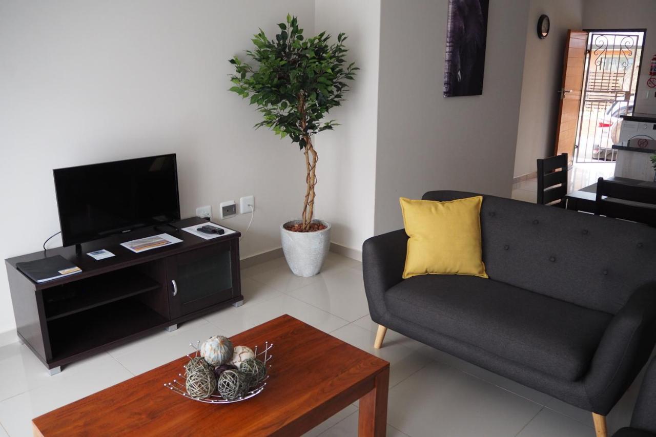 Or Tambo Self Catering Apartments, The Willows Boksburg Exteriér fotografie