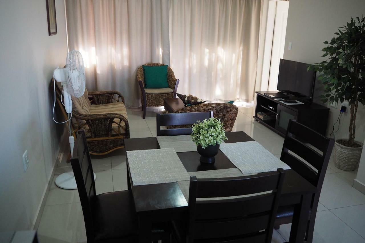 Or Tambo Self Catering Apartments, The Willows Boksburg Exteriér fotografie