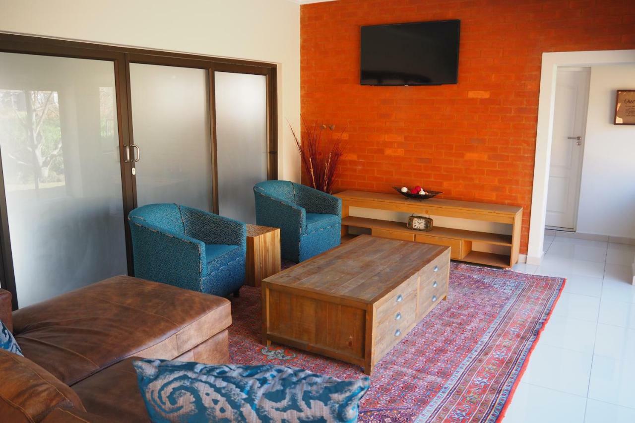 Or Tambo Self Catering Apartments, The Willows Boksburg Exteriér fotografie